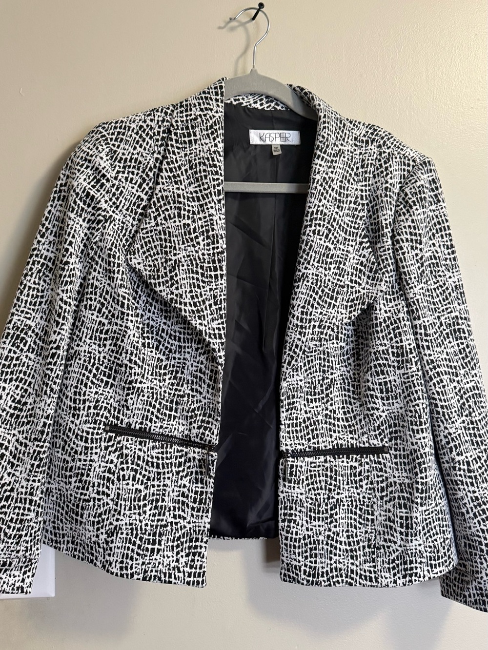 Kasper Black and White Textured Open-Front Blazer New without tag